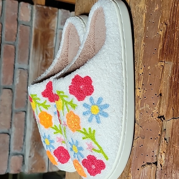COTTAGECORE VIBRANT FLORAL SLIPPERS - Picture 3 of 6
